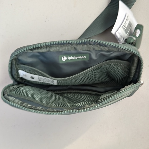 Lululemon Everywhere Adjustable Belt Bag Crater Blue - Picture 9 of 12